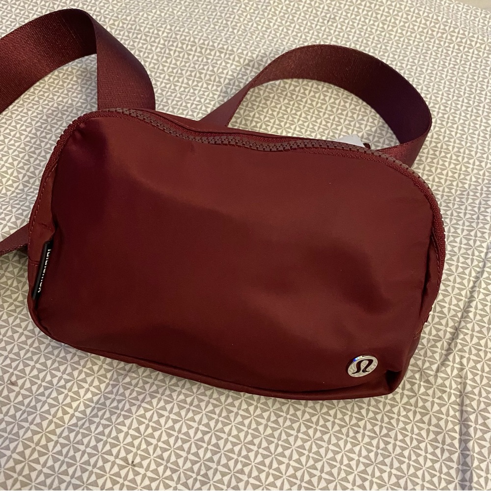 Lululemon Everywhere Belt Bag Dark Red [sold out color] - Picture 2 of 9